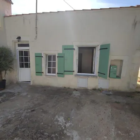 La Petite Madeleine ラ・ロシェル